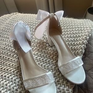 Elegant White Women's Heels with Bow Detail